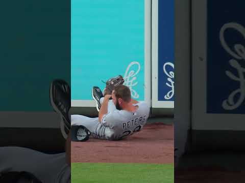 How does Tristan Peters hold on for this spectacular running catch!?