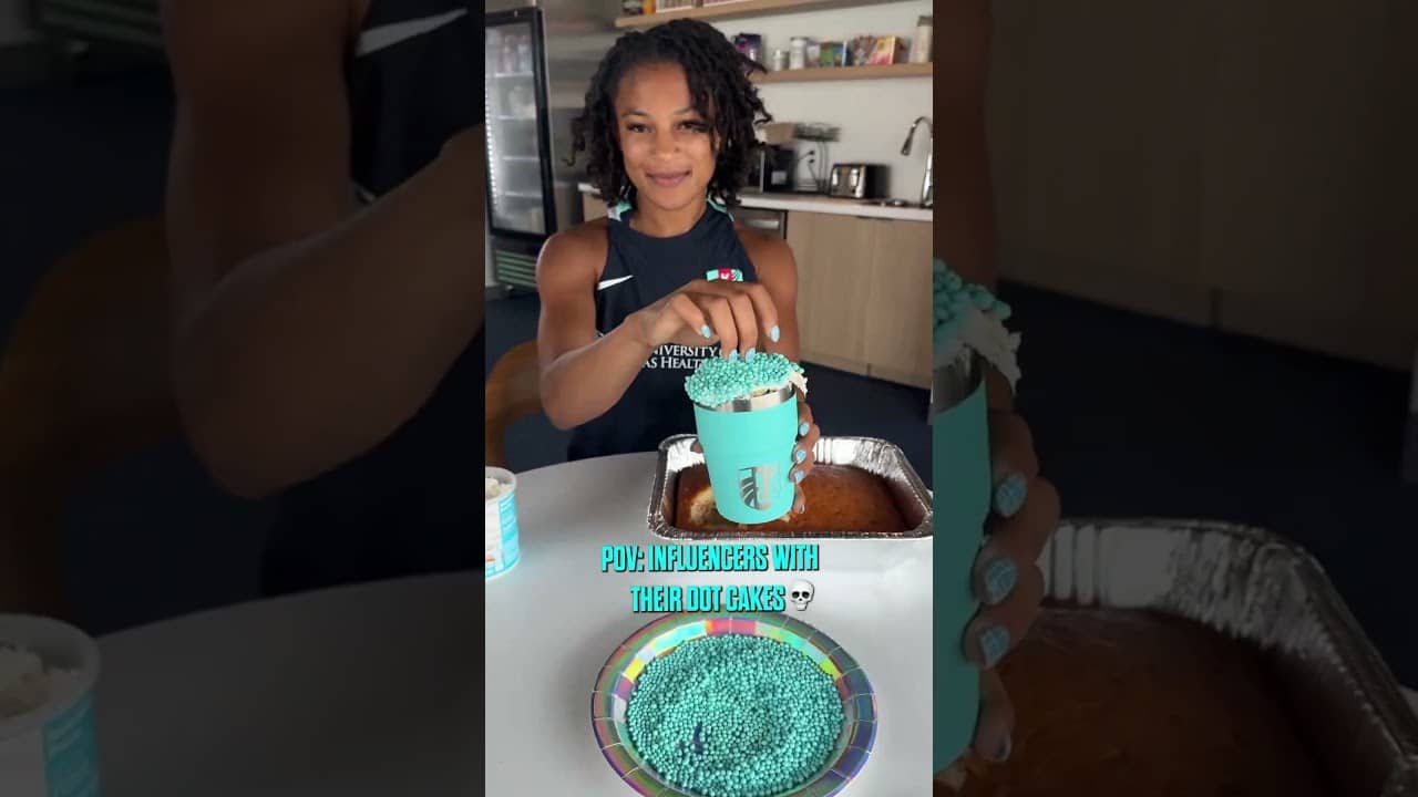 Croix raises your #dotcake with funfetti in a Yeti 💅 #nwsl #cake #cakedecorating #trend