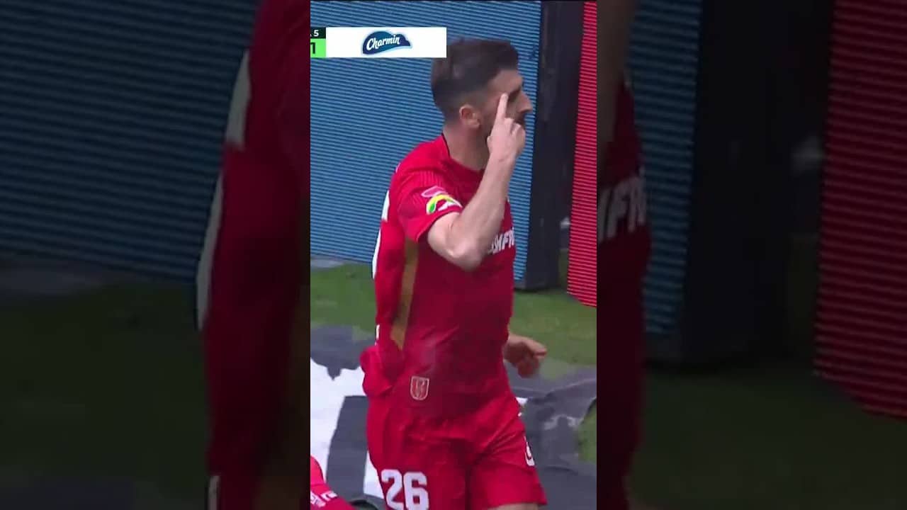 ¡Apareció el diablo! Gol de Paulinho #shorts