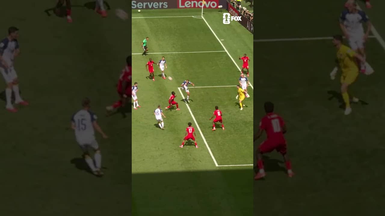 Sead Kolašinac SOMEHOW keeps this out