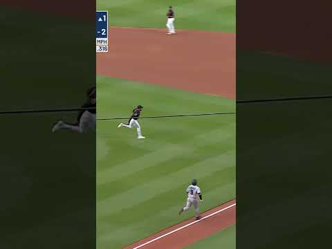 Freddy Peralta makes the play 👏 #mlb #baseball #nymets #sports #highlights