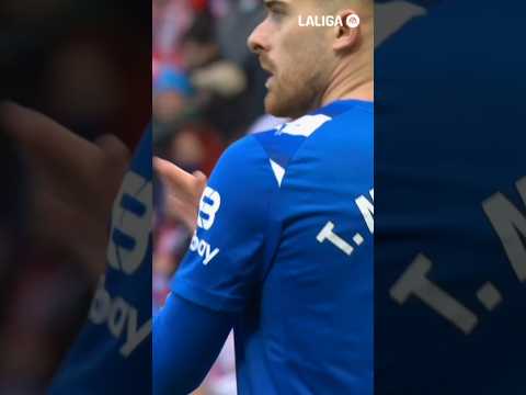 Lo intentó Toni 👊#AtletiAlavés#LALIGAHIGHLIGHTS