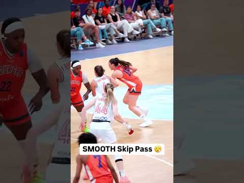 Flipped the floor on a dime 😮‍💨 #EuroLeagueWomen