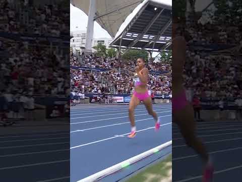 Only woman ever to go sub 1:59 TWICE 🔥 Audrey Werro runs 1:53.80 to win in Paris #DiamondLeague