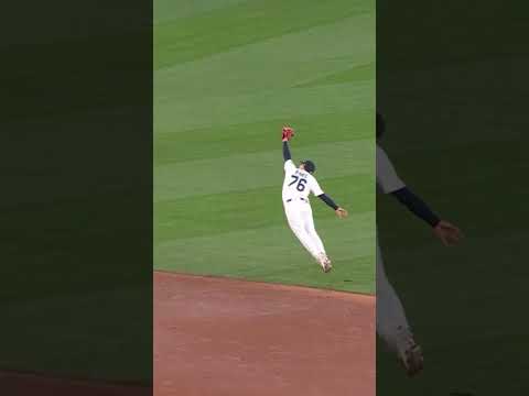 Leo goes full extension!  #mlb #baseball