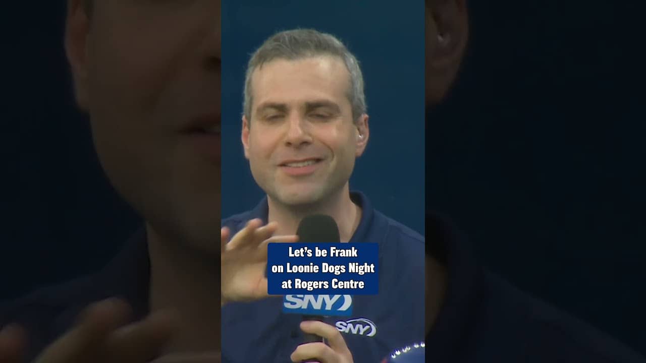 Steve Gelbs tries (and nearly chokes on) the Rogers Centre's hot dog 🌭