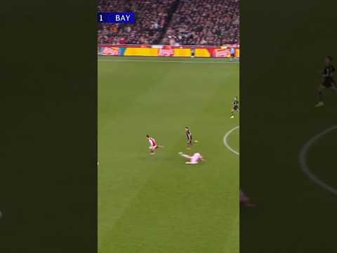 MARTINELLI ROUNDS NEUER & SCORES!