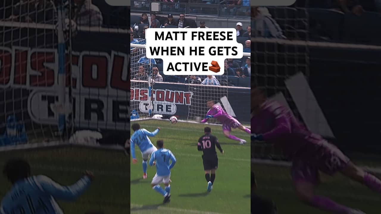 @ussoccer goalkeeper Matt Freese stays ten toes down in @mls🧤🇺🇸