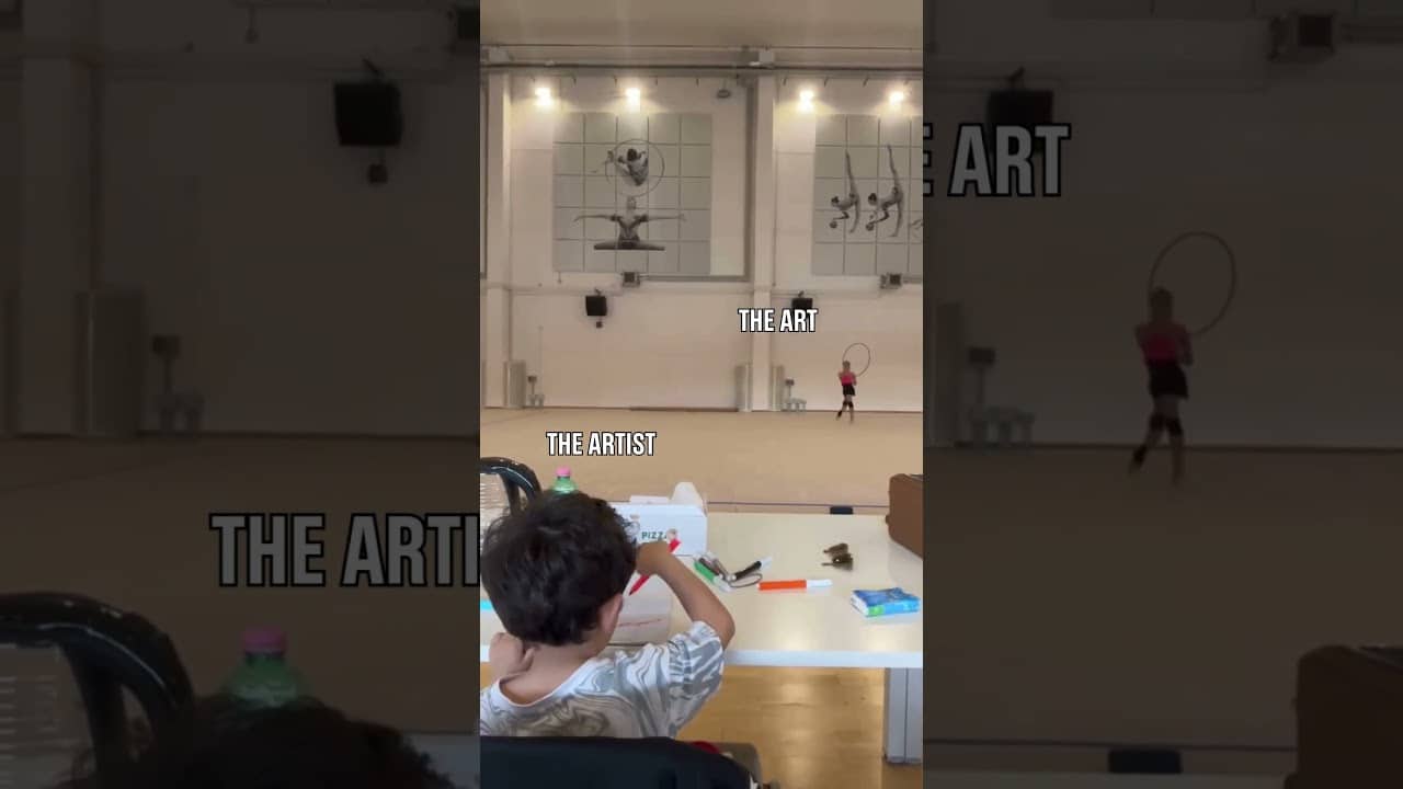 Art is everywhere... and that’s how little artists get inspired! 🔥📹: @martapagnini2227 #Gymnastics