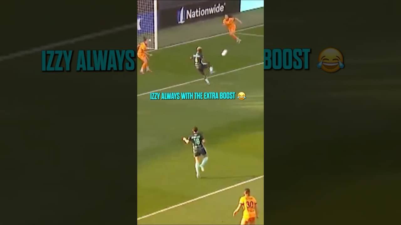 Izzy has more assists than we thought 💀 #nwsl #soccer #funny #goal #kansascity