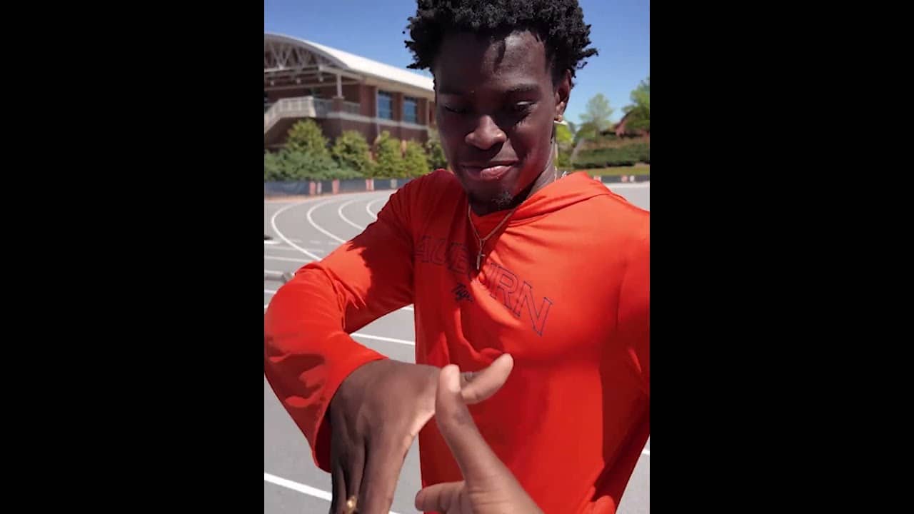 WATCH THE NCAA RECORD HOLDER IS READY TO COOK👨🏾‍🍳