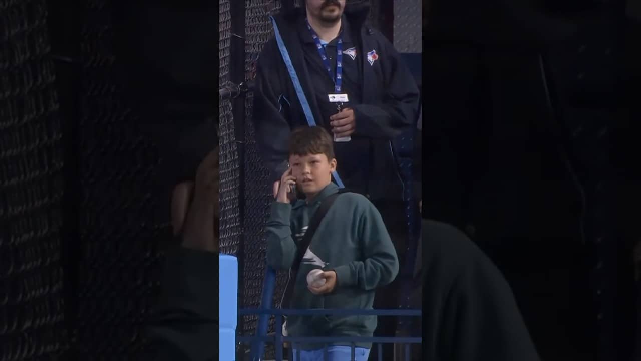 This kid is an EXPERT negotiator 😂📱