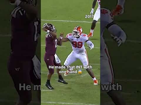 How did he hold onto that one?! 😳 #clemson #accfootball #collegefootball