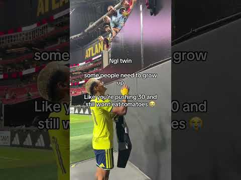 Like it’s a fruit just eat it gng 😭 #juggtok #tomatoes