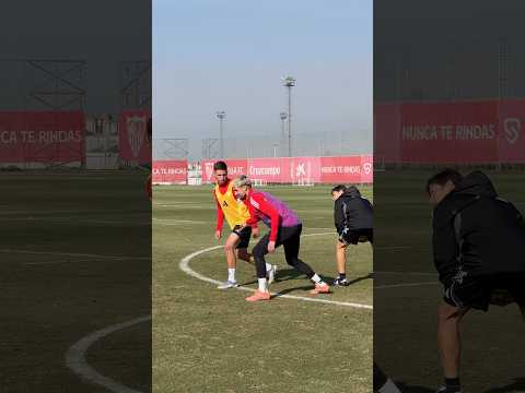 Januzaj vs Carmona ⚔️🤭 #sevillafc #futbol #training #shorts