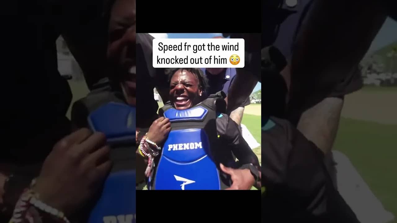 Former boxer Julian Jackson can really throw a punch 😯 (via @ishowspeed/TT)
