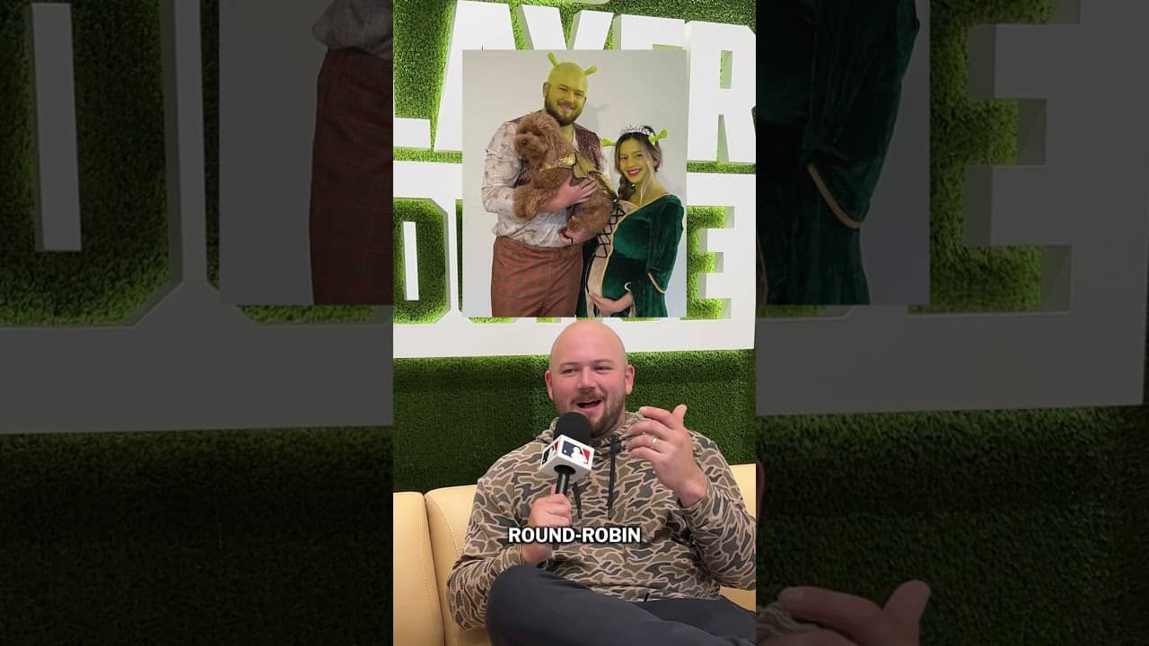 Jake Burger’s family has ELITE Halloween costumes!