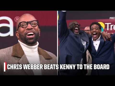 Chris Webber beats Kenny Smith in a race to the board 🤣🏃‍♂️ | Inside the NBA
