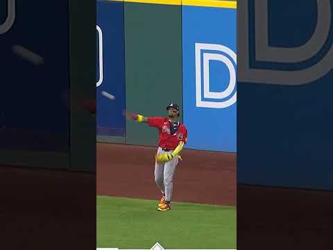 Ronald Acuña Jr. trolled Guardians fans on this José Ramírez long fly ball 😂