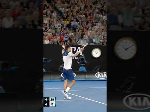 Djokovic gets the crowd GOING! 🫨