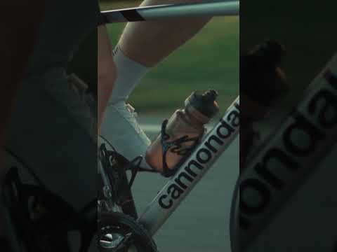 Alloy ain’t messing around. CAAD13 keeps carbon on its toes 👀​​#ridecannondale #shorts #bikelife