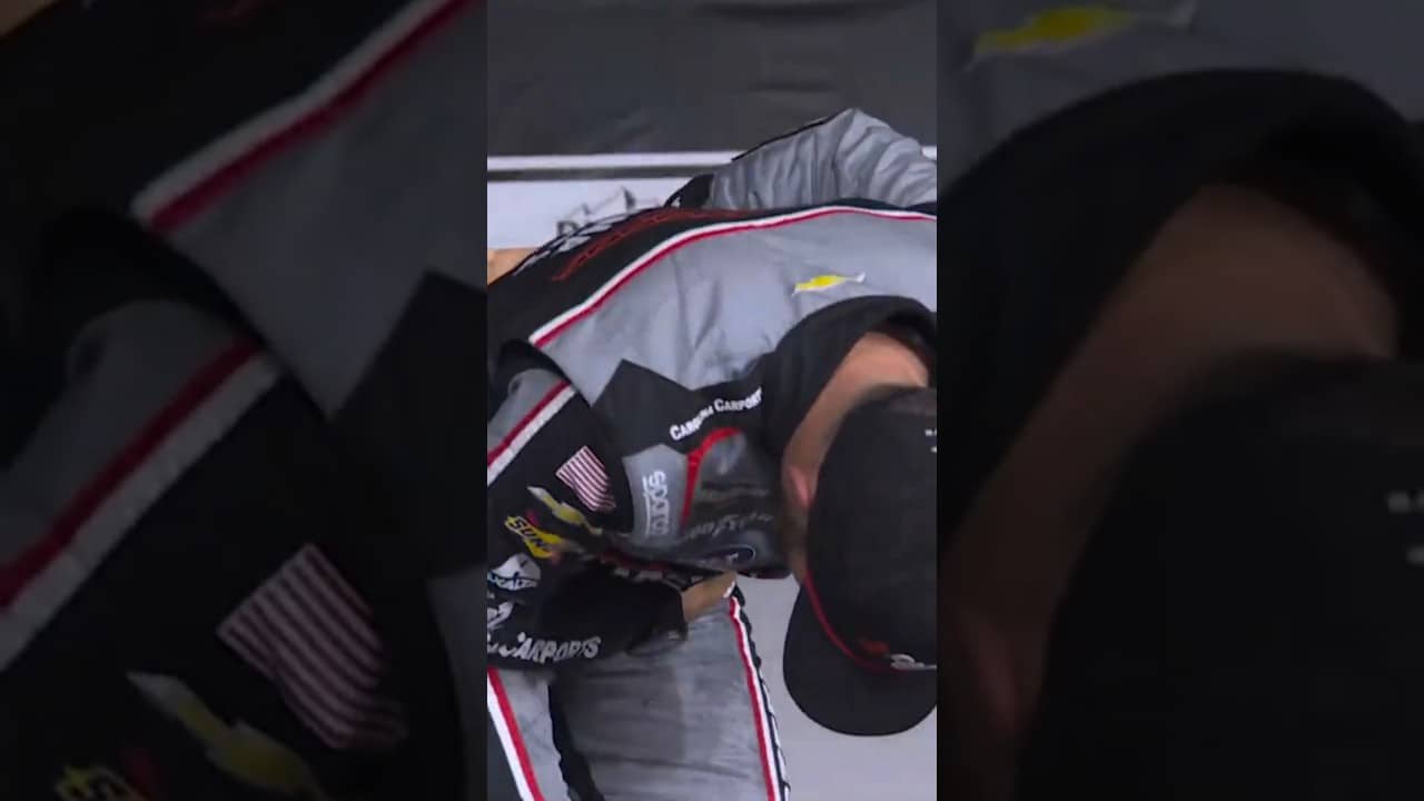 Ross honors Kyle with his signature bow