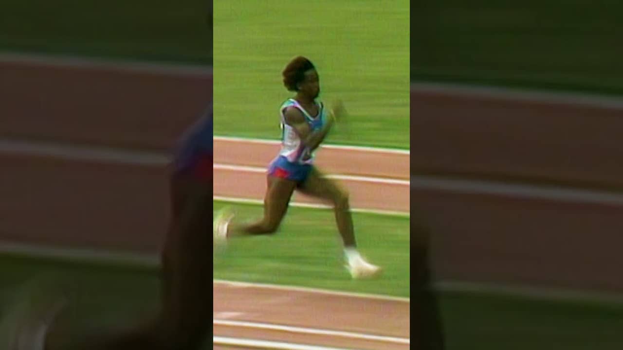 Jackie Joyner-Kersee’s iconic double gold at the 1987 #WorldAthleticsChamps 👑