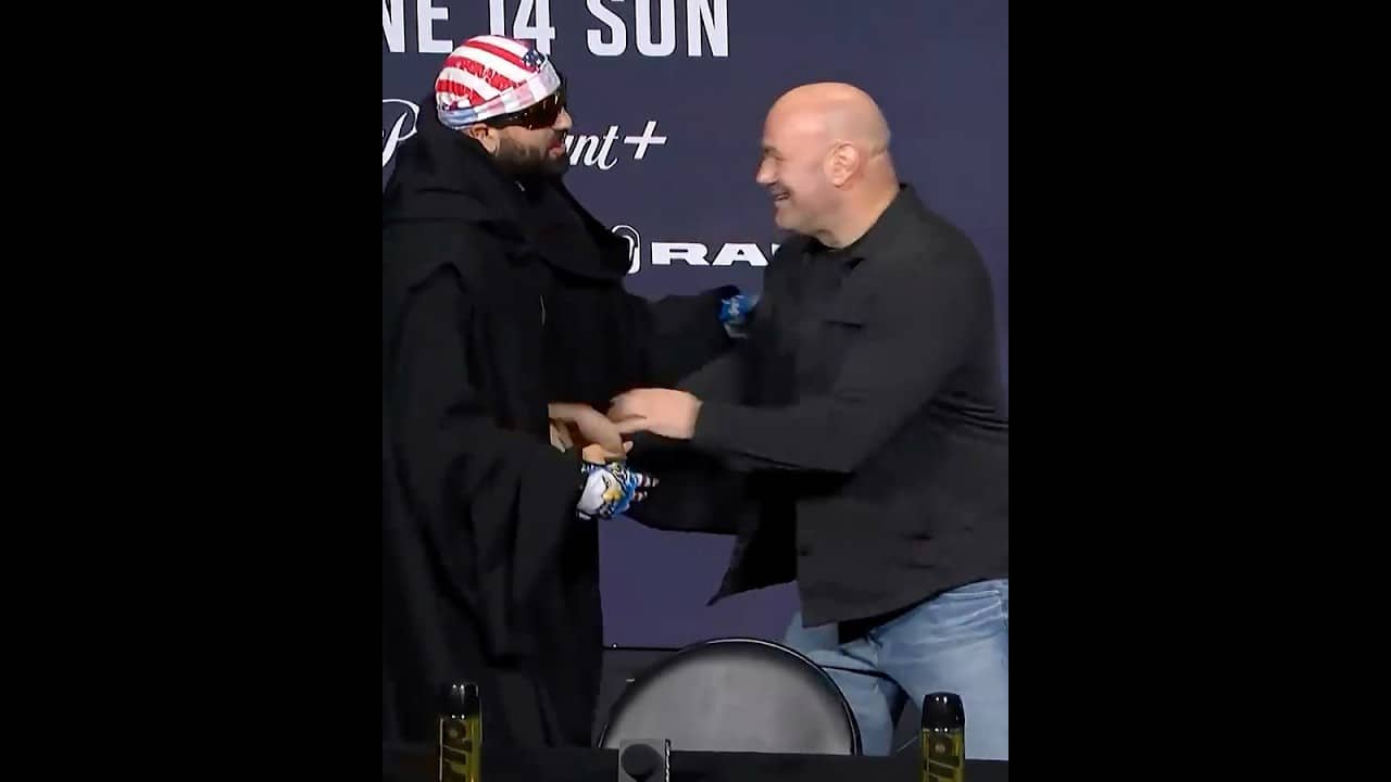 Hokit with a single leg on Dana 🤣 #ufcfreedom250