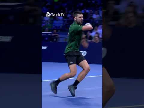 Djokovic Does The Splits 🤸