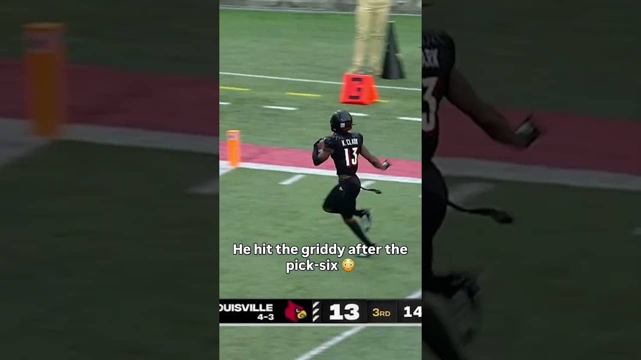 How did he stay in bounds?! 🤯 #louisville #accfootball #collegefootball