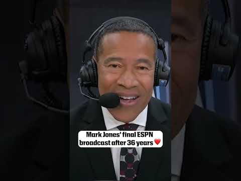 Mark Jones gets a standing ovation from the Inside the NBA crew 🏀