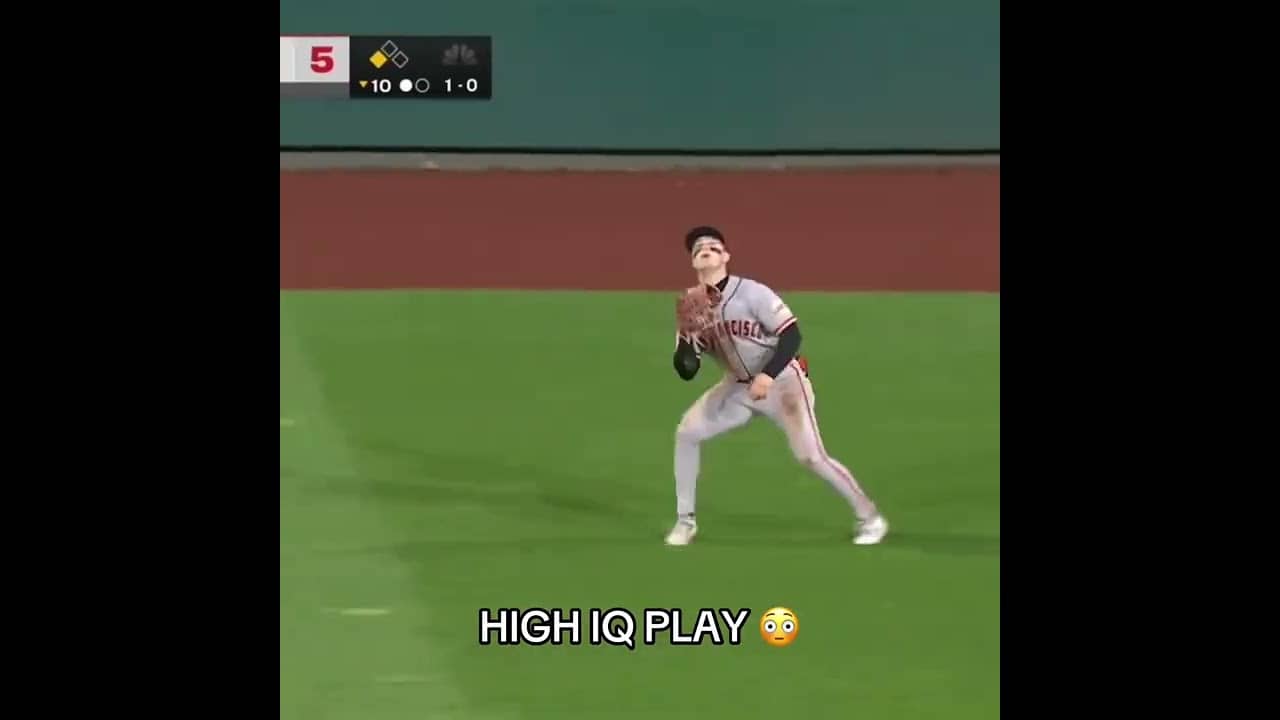 Outfielder tried baiting for an early tag π³