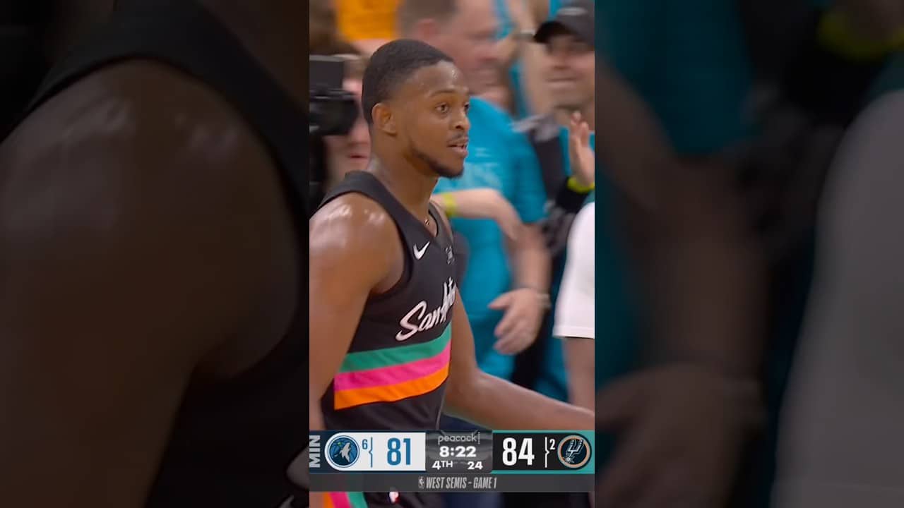 WEMBY BLOCK ➡️ FOX LAY 👽🦊 #Wemby #DeAaronFox #Spurs #NBA