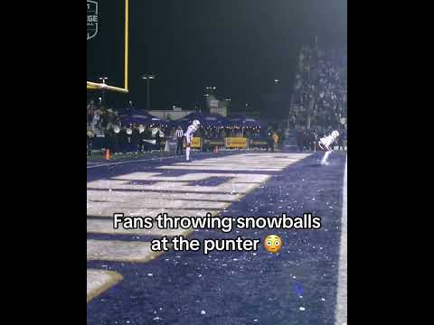 Throwing snowballs at the punter 😳