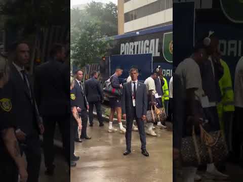 Fans losing it after seeing Cristiano Ronaldo 😂