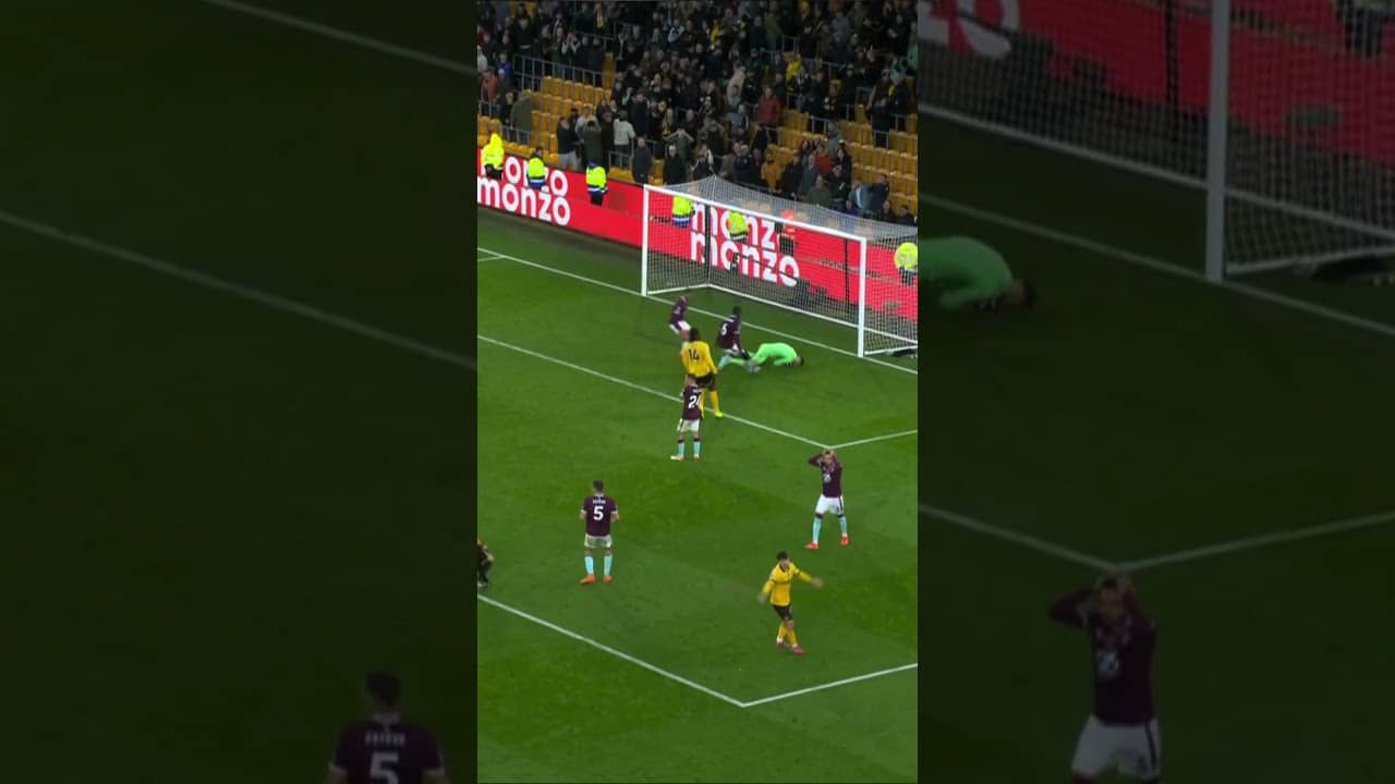 Dúbravka with a vital stop in our reverse fixture this season 🧤#premierleague #burnleyfc #football