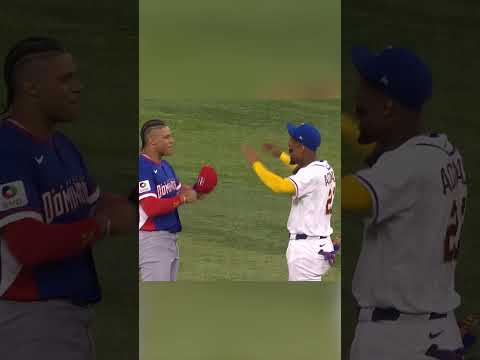 The stars on Team Dominican Republic and Team Venezuela link up before their matchup ⭐