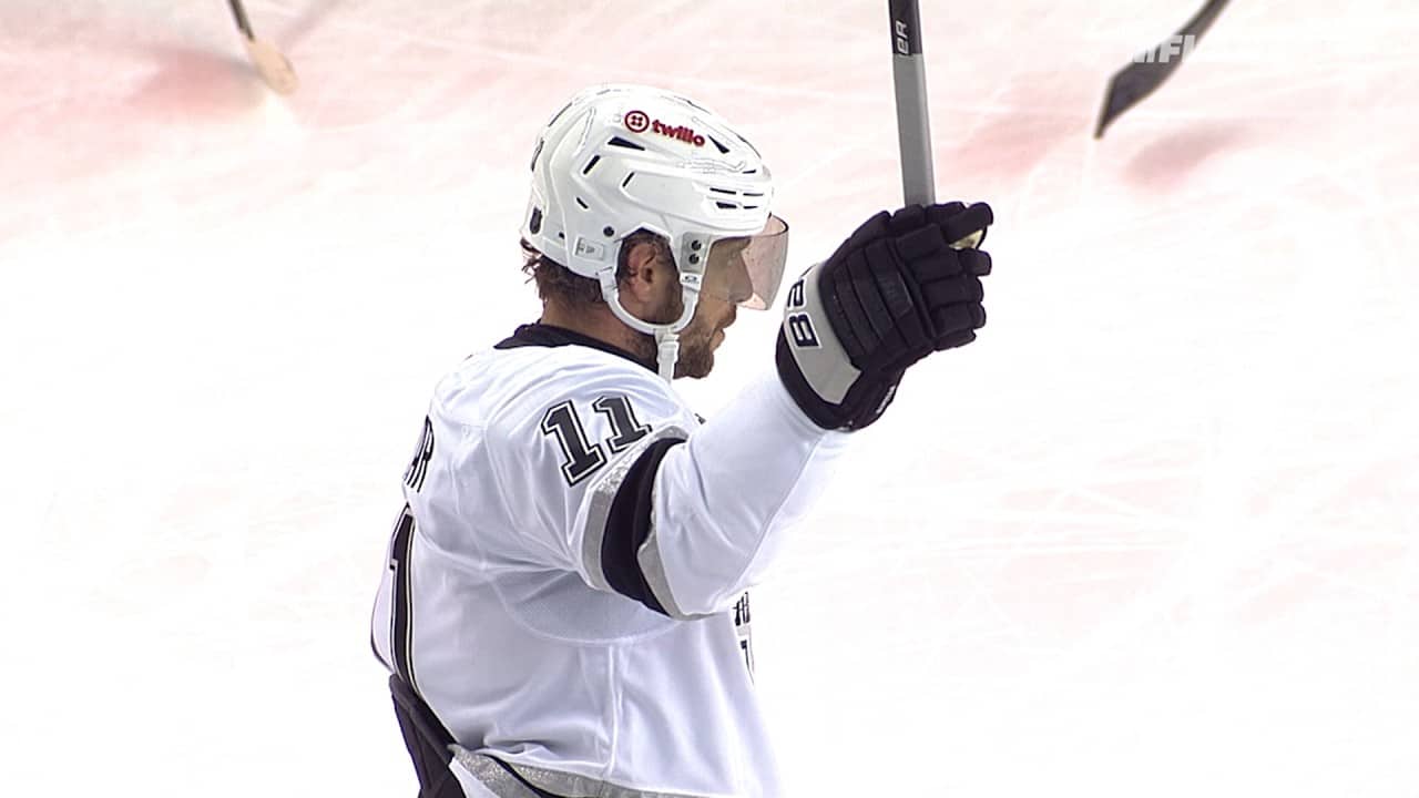 Flames fans salute Anze Kopitar in his final game in Calgary