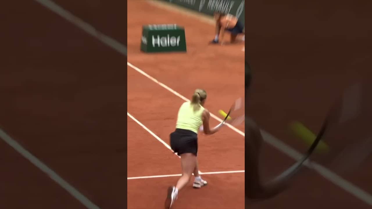 Anna Kalinskaya with a point to remember at Roland-Garros 😮‍💨 #RolandGarros #Kalinskaya #Tennis