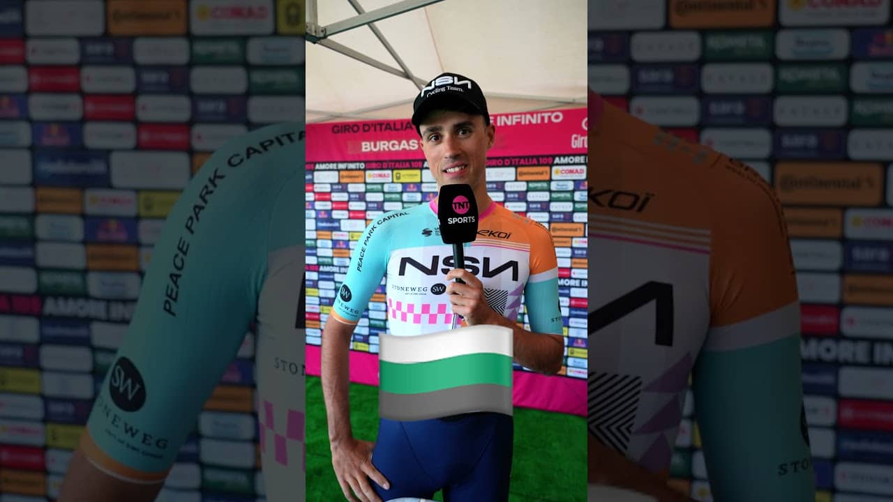 How well do the Giro d'Italia riders know the colours in the Bulgaria flag? 🇧🇬 #giroditalia #cycling