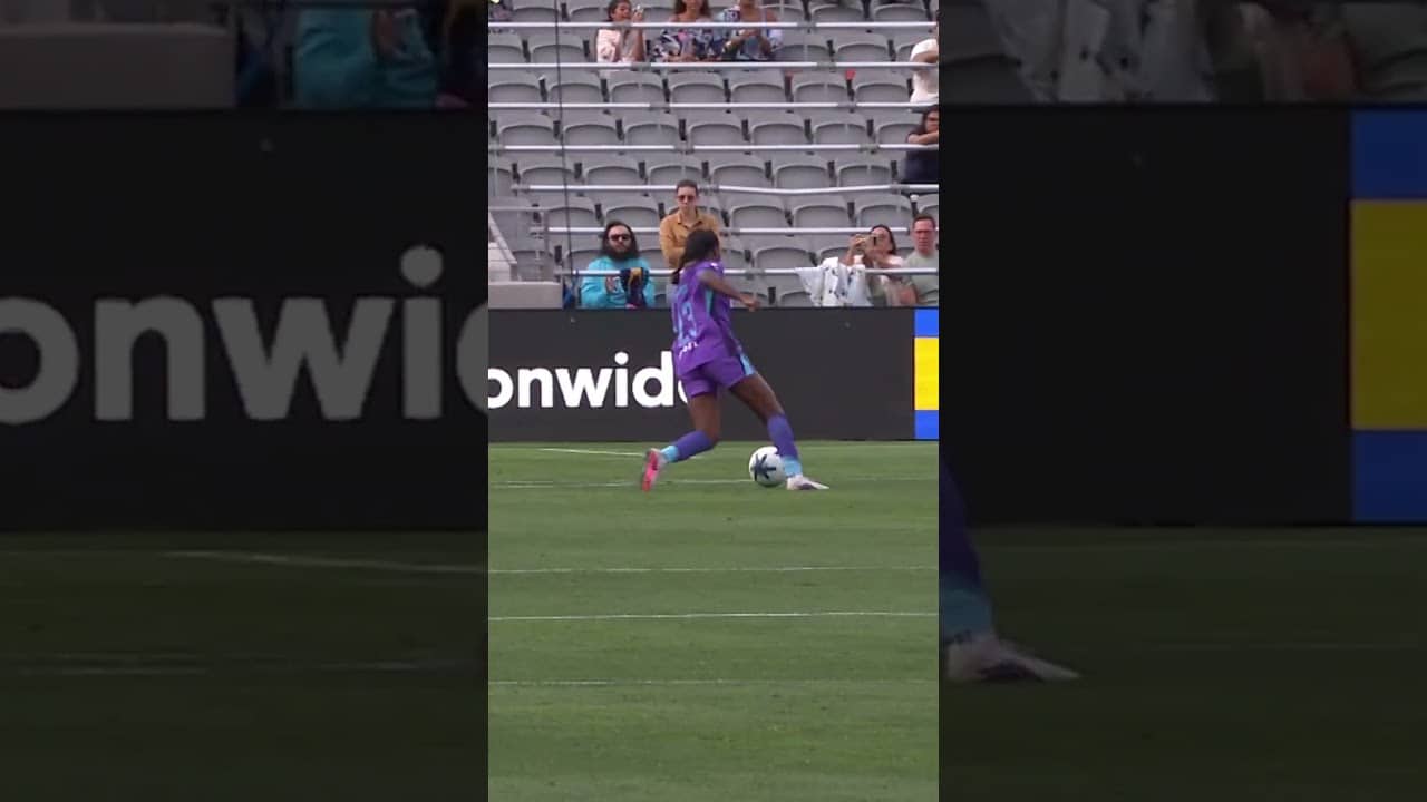 Nicole Payne hits an out of box banger for her first NWSL goal ☄️