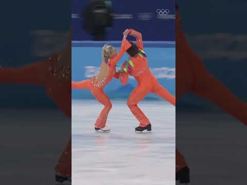 This performance is giving #TLOASG. 🧡  #Olympics #TaylorSwift #TheLifeOfAShowgirl