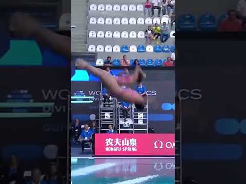 14-Year-Old Twins Mia & Lia Cueva Win Silver at Diving World Cup!