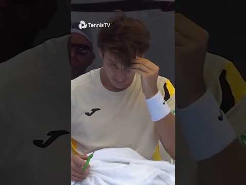 Camilo Ugo Carabelli gives himself haircut mid-match 💇‍♂️ #ASBClassic #UgoCarabelli #Tennis #atptour