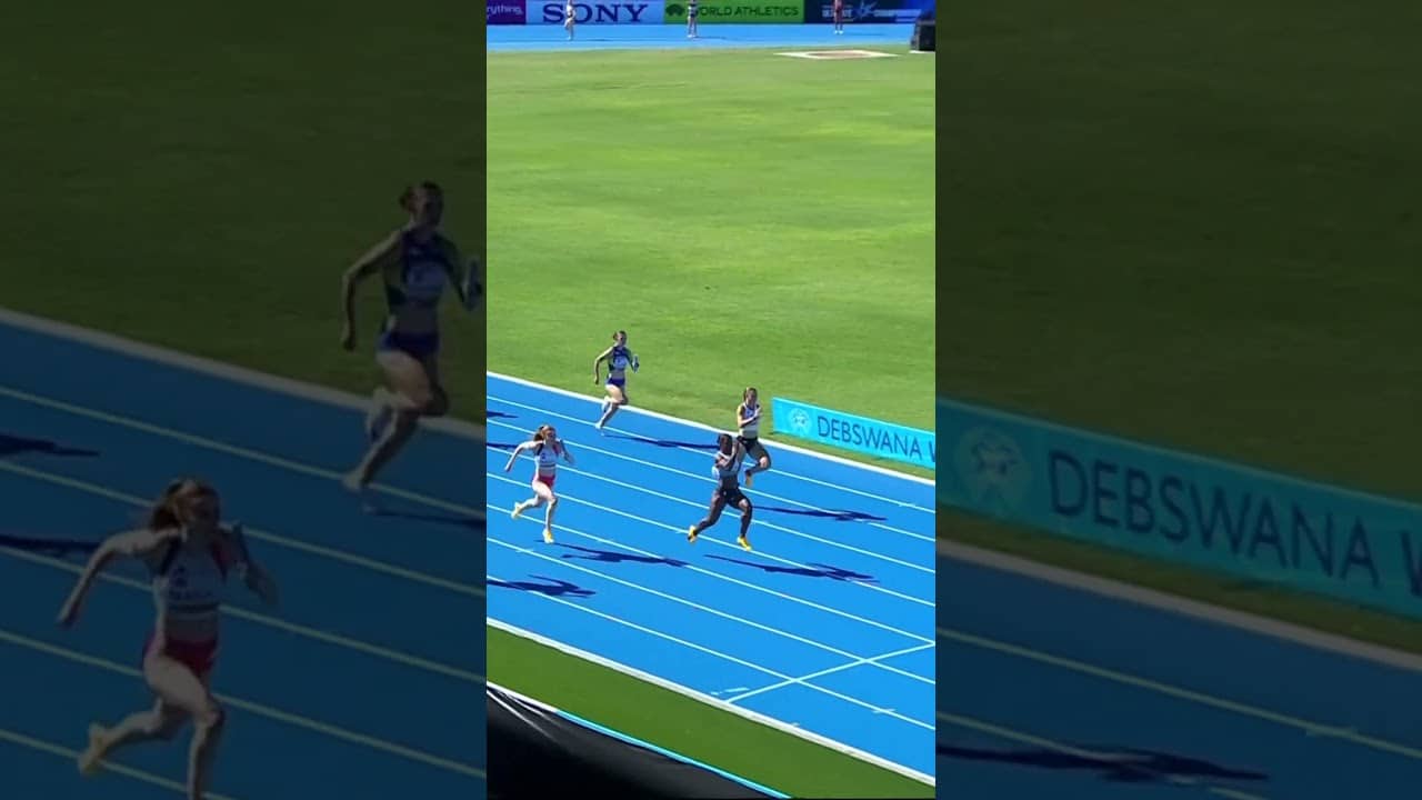 World indoor champion Zaynab Dosso anchors Italy in mixed 4x100m battle at the #WorldRelays 🔥