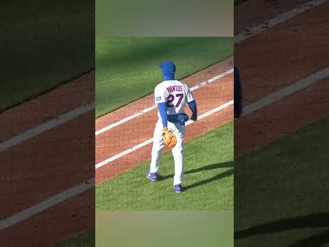After misplaying a pop-up, Mark Vientos got the crowd to make noise after catching his next chance 😂