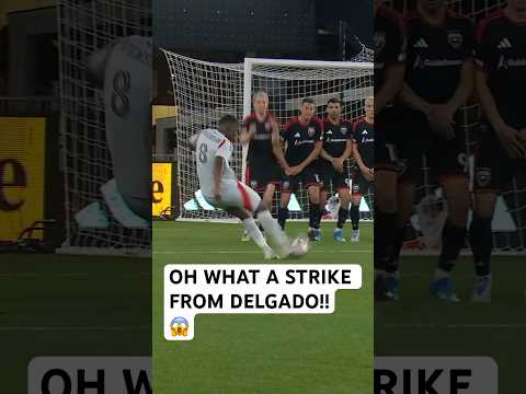 Patrickson Delgado GREAT HIT👊 on the free kick!