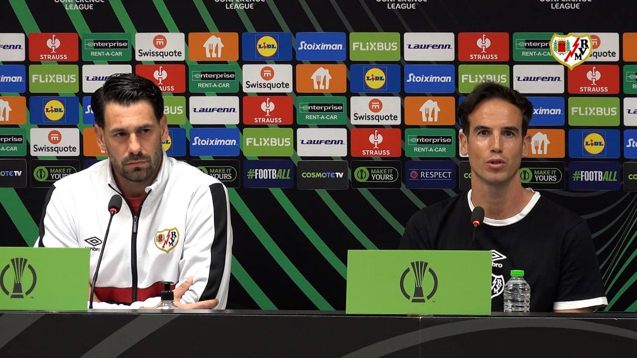Íñigo Pérez y Batalla en la previa del partido en Atenas