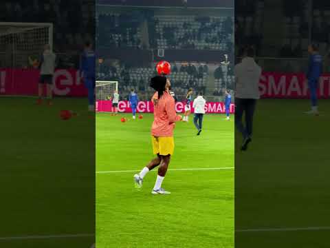 Rafael Leão's warm-up routine 😘⚽ | #shorts
