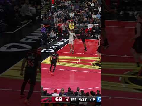 T.J. McConnell Hits Ben Sheppard on the Break to Force a Timeout 💨